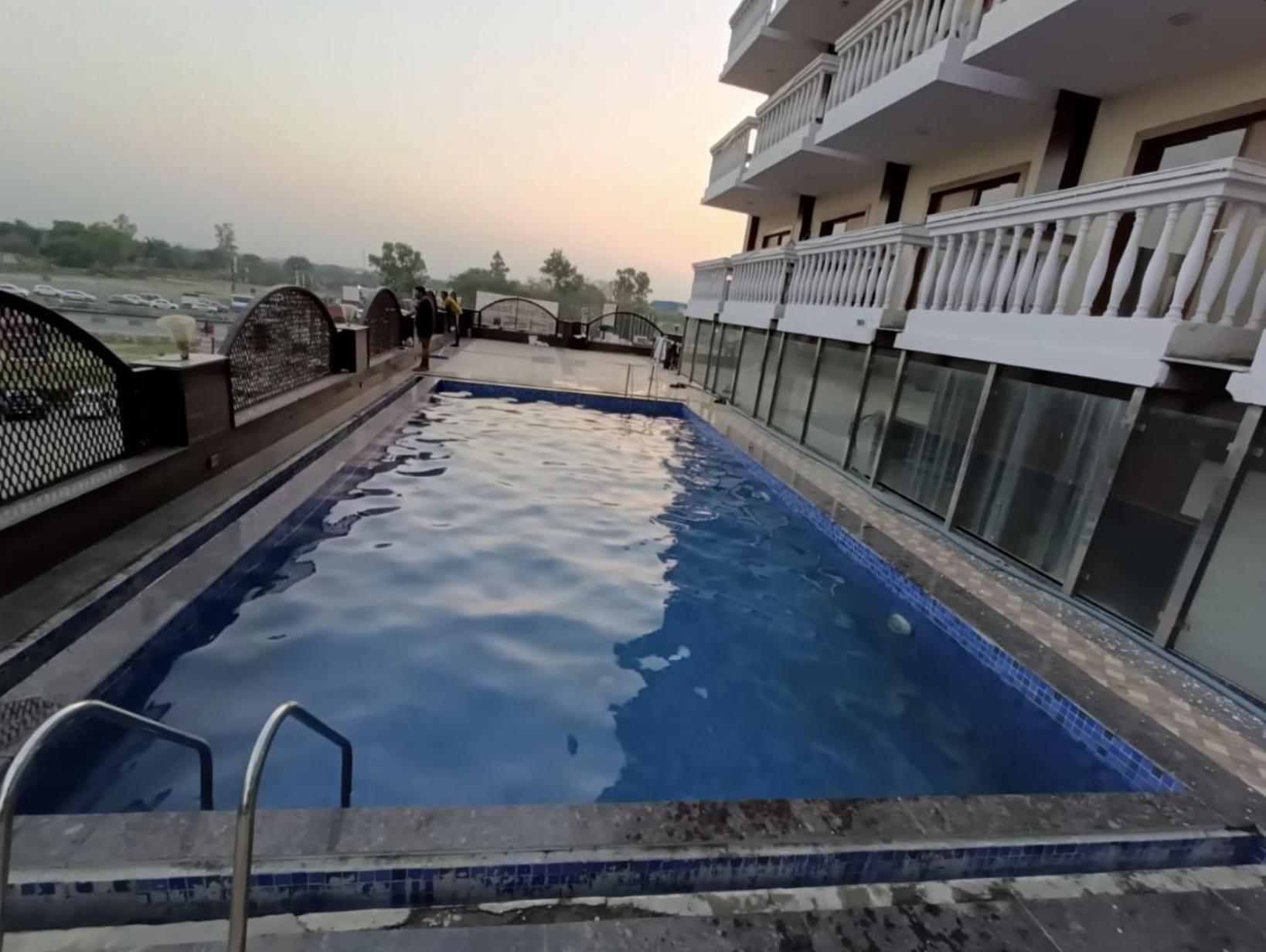 Hotel Lotus Paradise - Banquet & Dining - Near Murthal Sukhdev Rāi エクステリア 写真